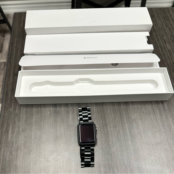 Apple Watch Series 1 - 42mm - Black - Picture 2 of 5
